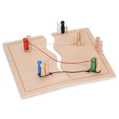 ideen.kollektiv arranged figures on board demonstrating role differentiation and quick insight