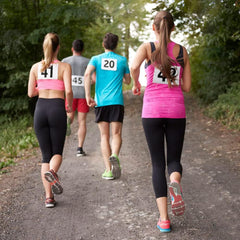 Kayiete bib pinned on runner illustrating secure fit and readability