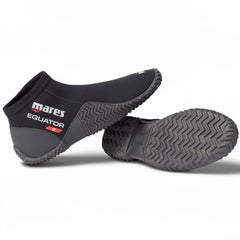 Mares Equator sole closeup showing non-slip rubber tread for secure traction