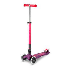 Micro Maxi Foldable LED front view showing stable three-wheel design and balance