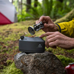 MSR Pika handle and lid detail illustrating upright handle and secure lid for safer pouring