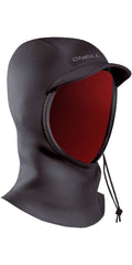 O'NEILL Psycho hood front view showing snug fit and coverage, improving warmth
