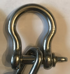 US Stainless detailed bow shackle pin and thread showing secure fastening
