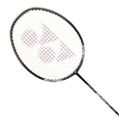 YONEX isometric head detail showing larger sweet spot for forgiving hits