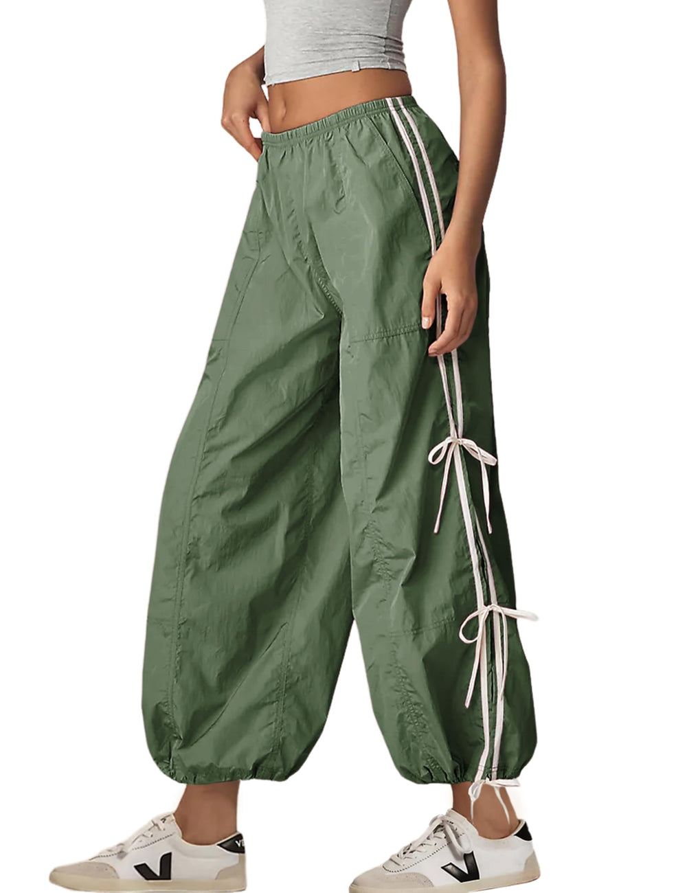 Zhiyouni front view showing relaxed fit and army green color for versatile styling