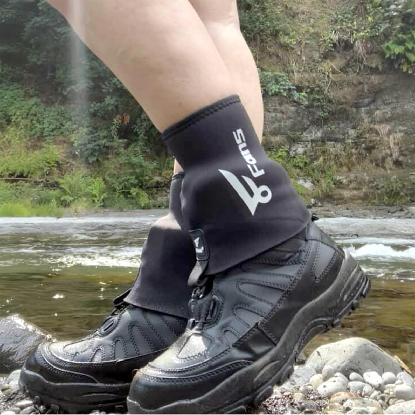 8 Fans close-up neoprene texture highlighting durable insulation and comfort