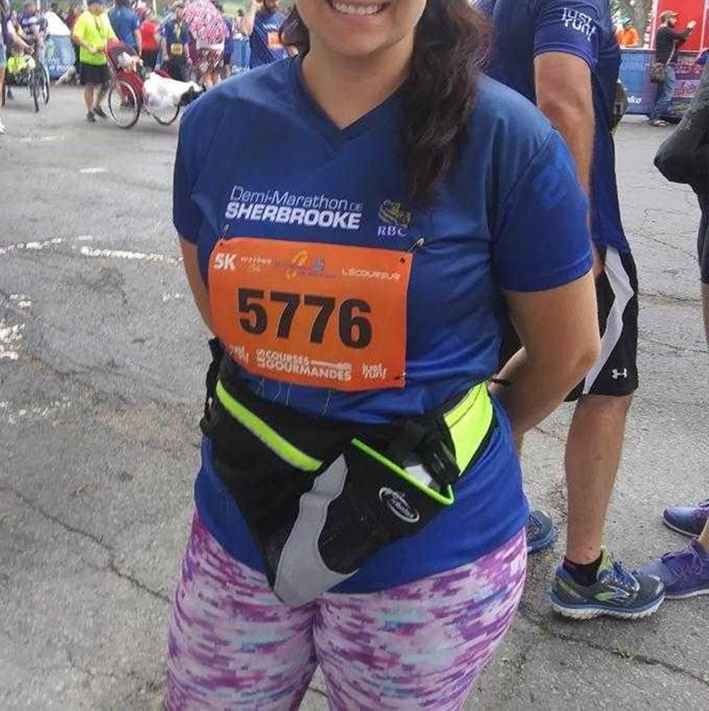 AiRunTech runner wearing belt on trail showing comfort and hands-free hydration