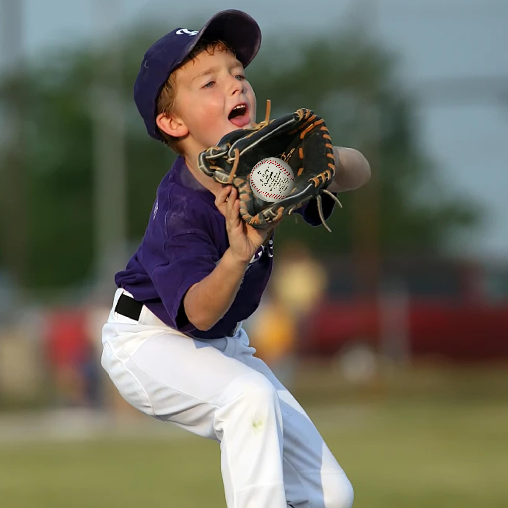AMAZINGSUN clear acrylic display case protecting the baseball, keeps it dust-free
