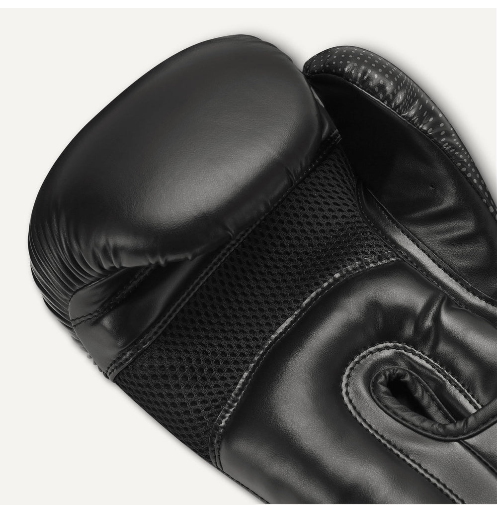 Amazon Basics interior wool padding detail showing cushioning for impact protection