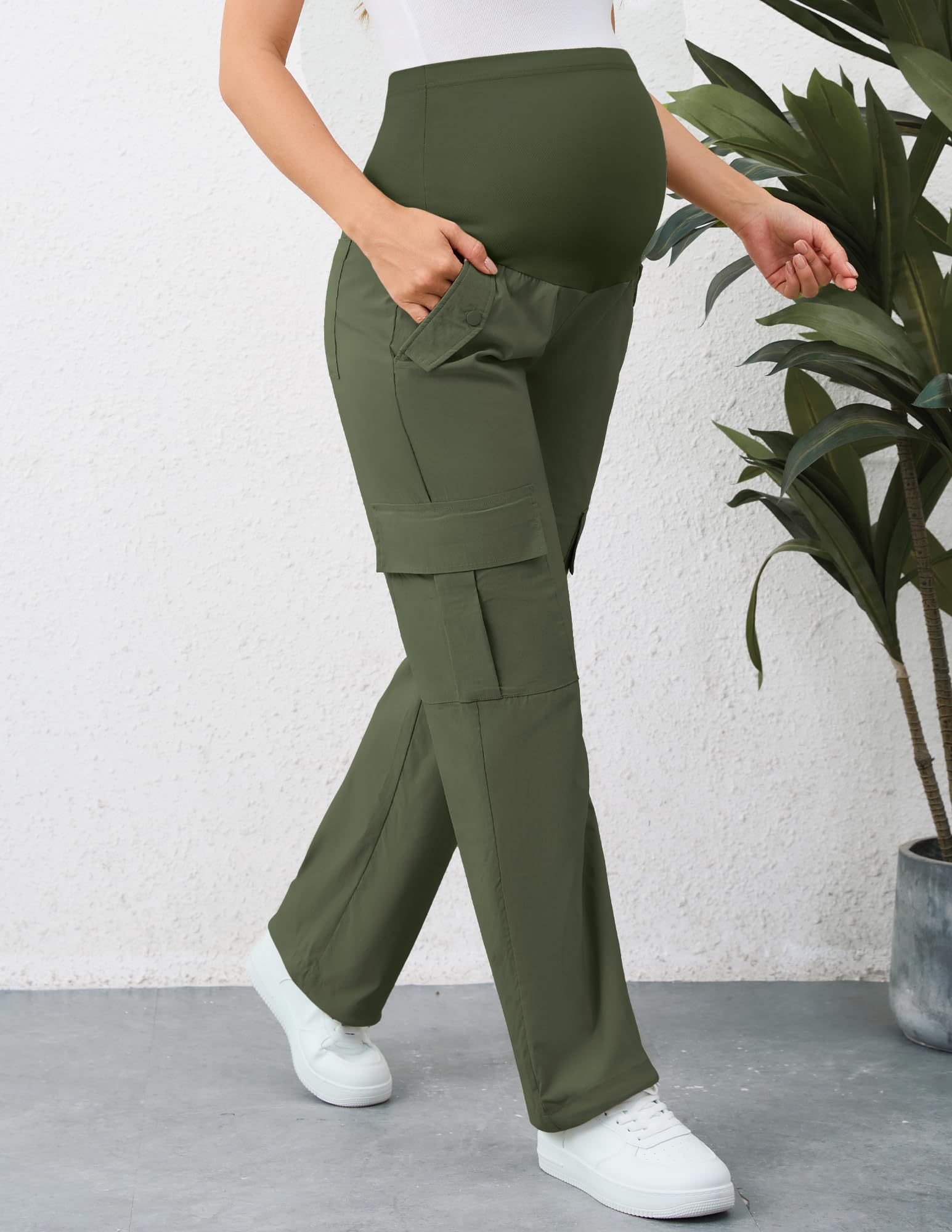 AMPOSH detailed look at six pockets providing secure storage for essentials