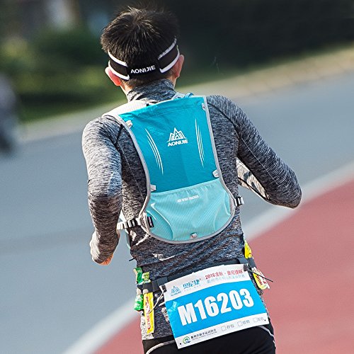 AONIJIE vest worn by runner to show true-to-scale fit and low bounce