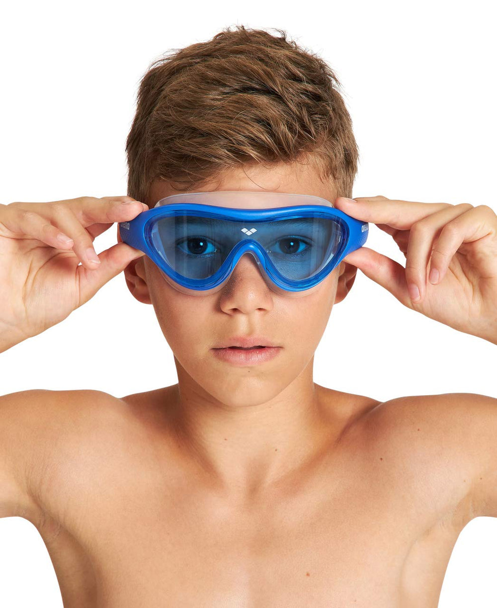 ARENA lens close-up showing anti-fog treated polycarbonate clarity
