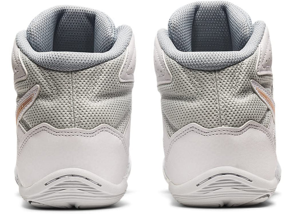 ASICS Matflex 6 upper texture close-up showing durable synthetic protection