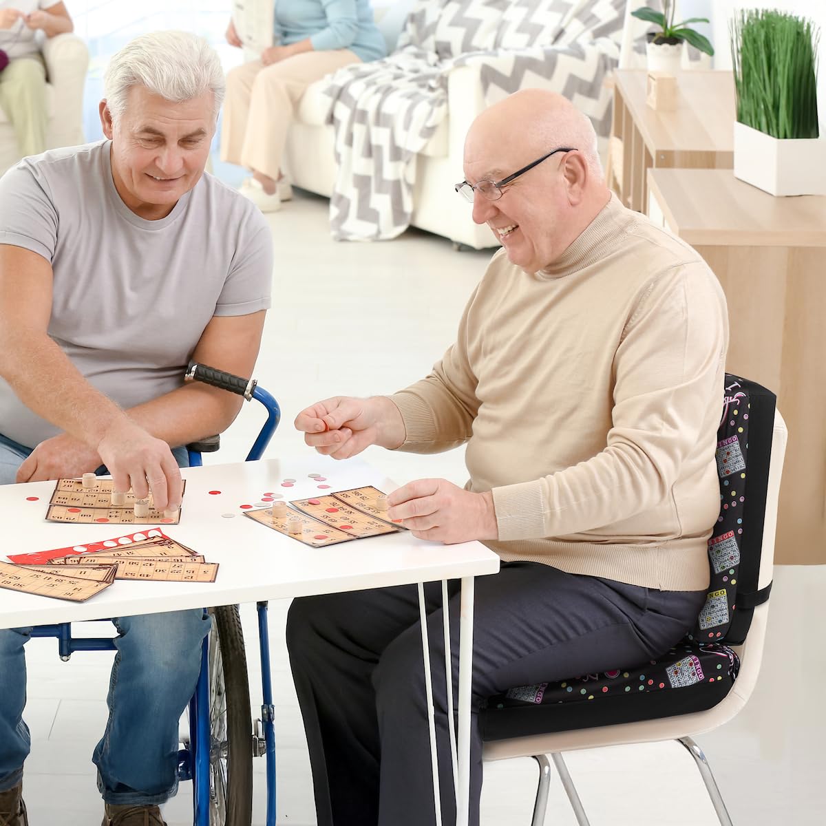 Bingo Innovation back pocket open with daubers stored for handy game-night access