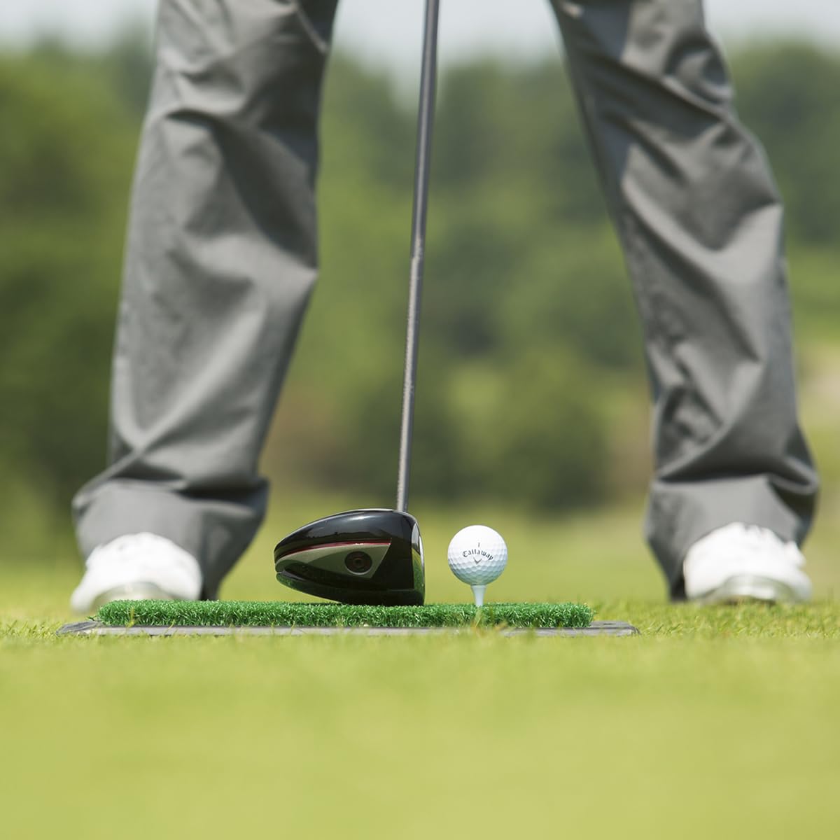 Izzo Callaway mat next to golf club demonstrating size and portability benefit