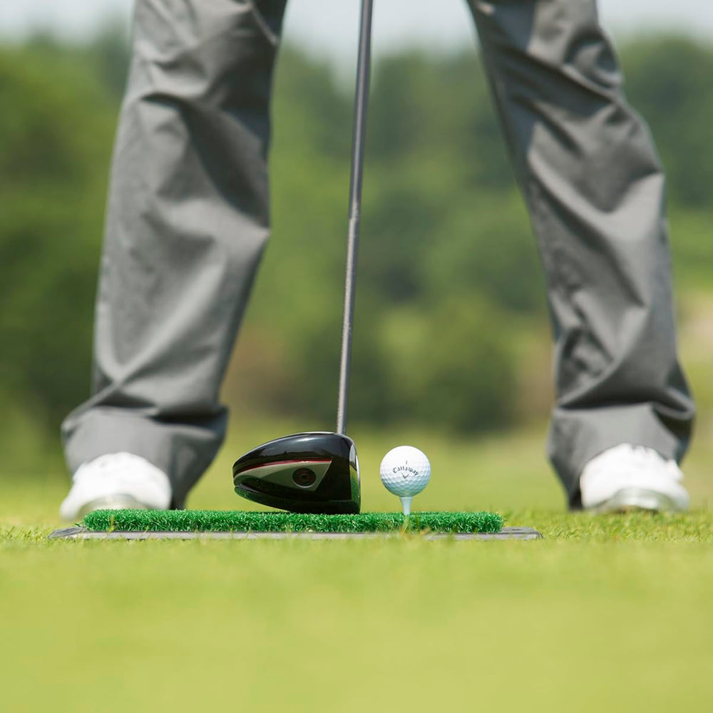 Izzo Callaway mat next to golf club demonstrating size and portability benefit