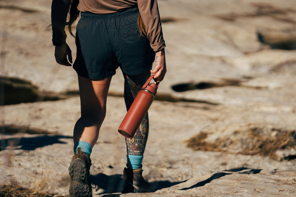 CamelBak Thrive Chug next to a phone shows scale and 32oz capacity for all-day hydration
