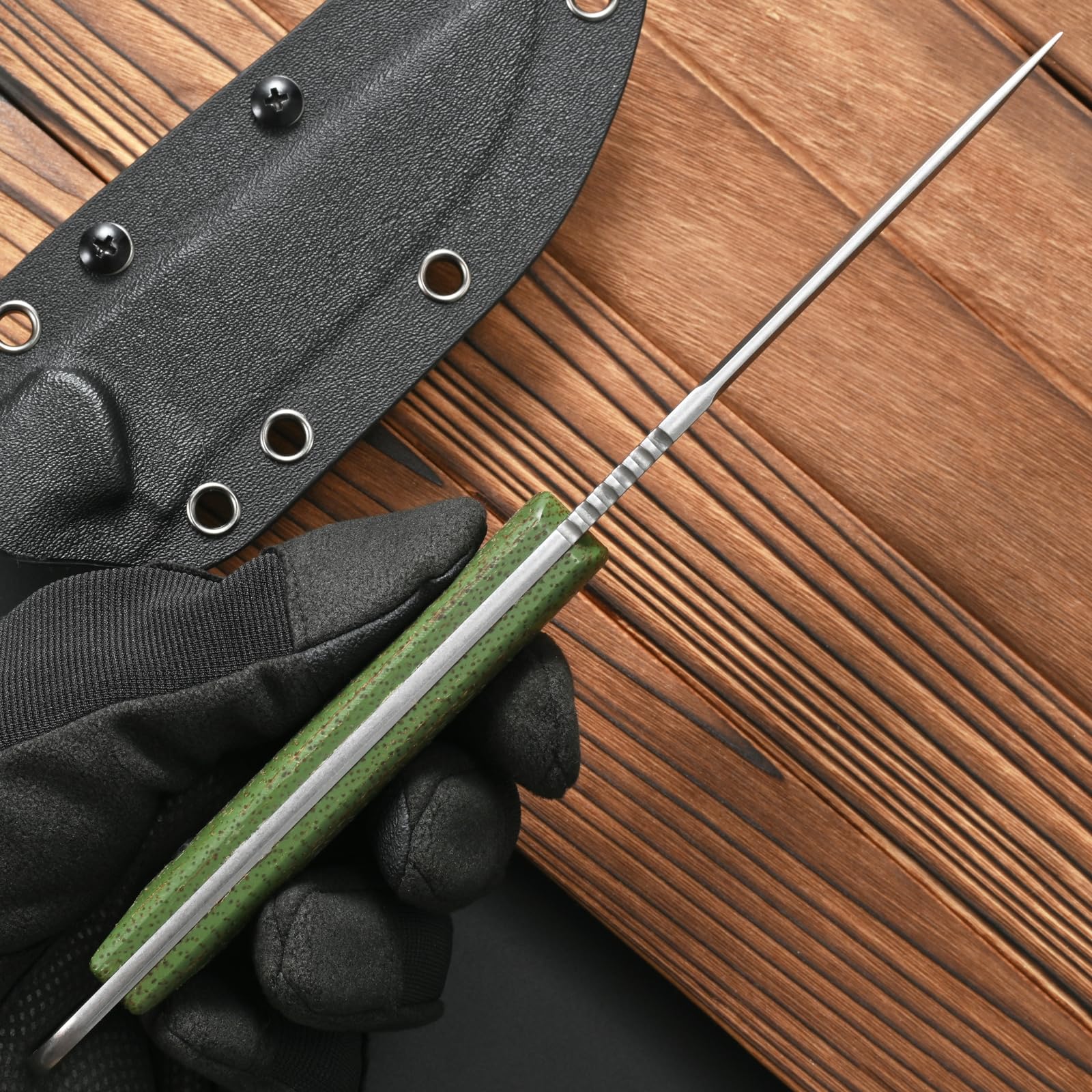 CCFFCC FF106 slicing cordage to show practical outdoor cutting performance