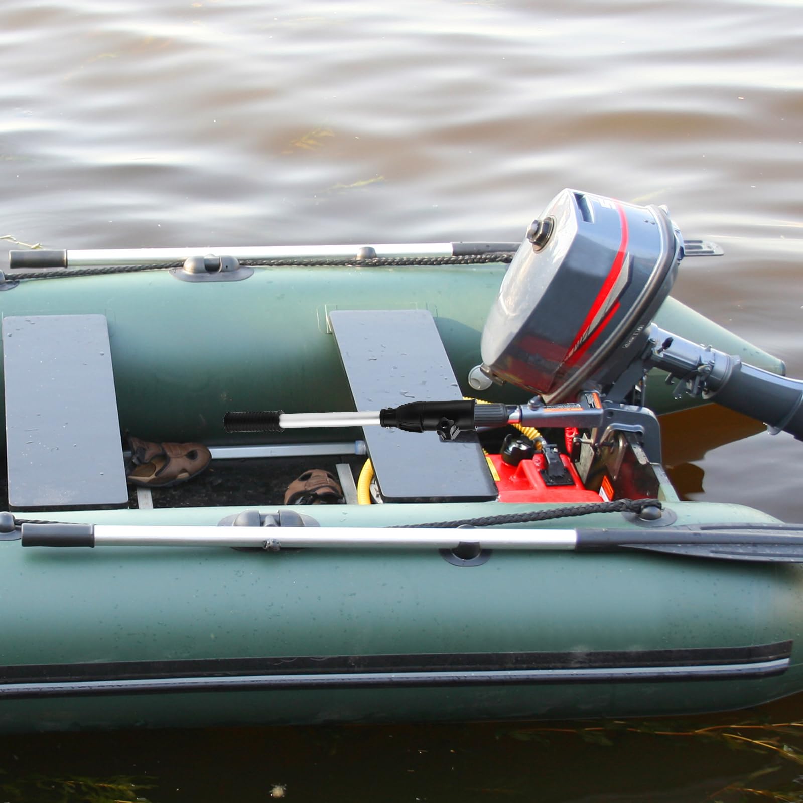 CLGMarine wet-condition handle grip showing non-slip performance when wet
