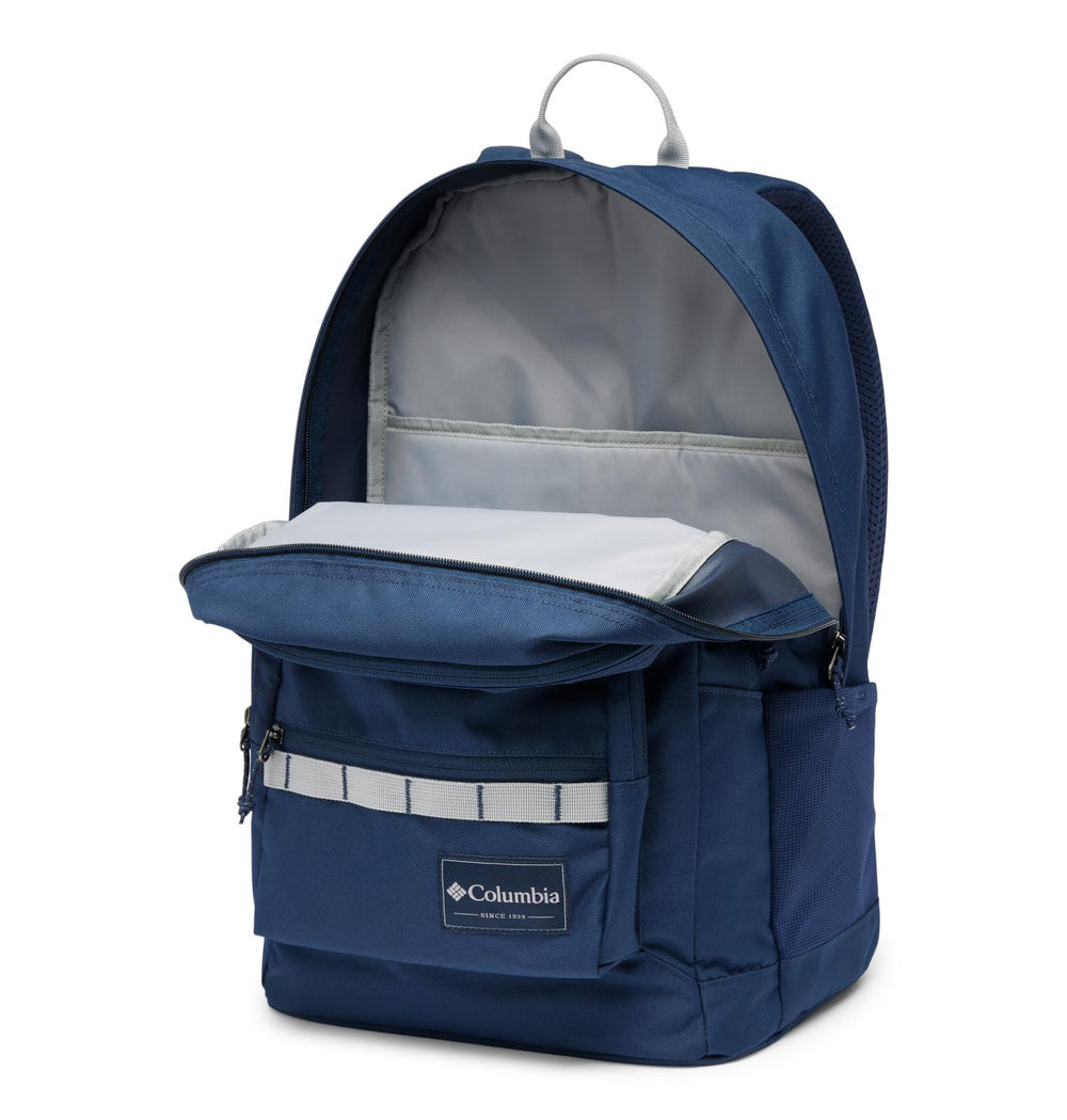 Columbia side water bottle pocket detail offering quick hydration access on the go