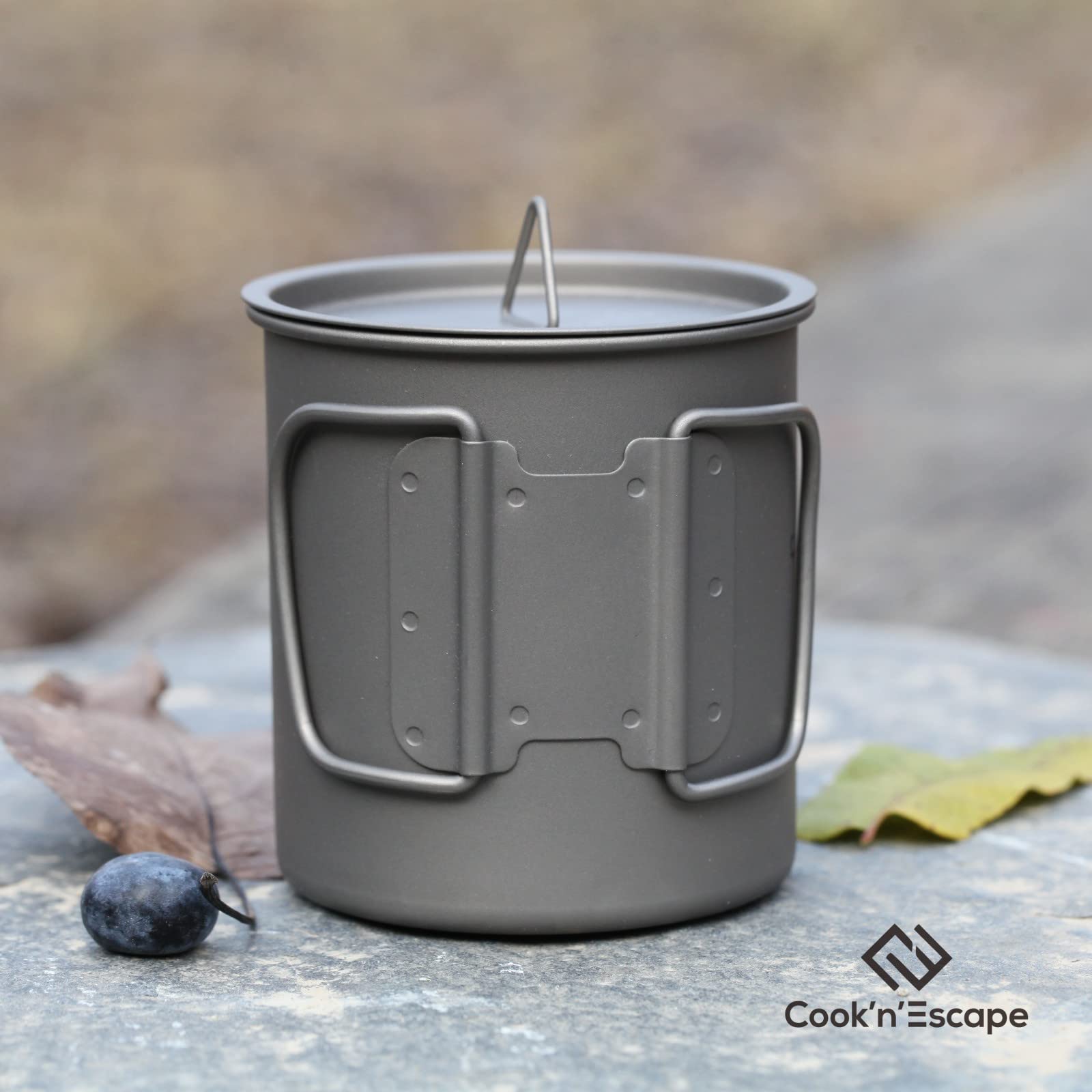 COOK'N'ESCAPE side profile of 450ml titanium mug highlighting slim dimensions