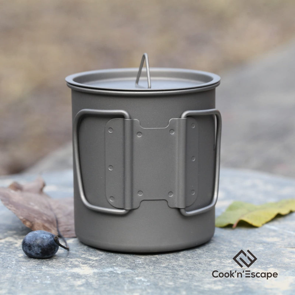 COOK'N'ESCAPE side profile of 450ml titanium mug highlighting slim dimensions