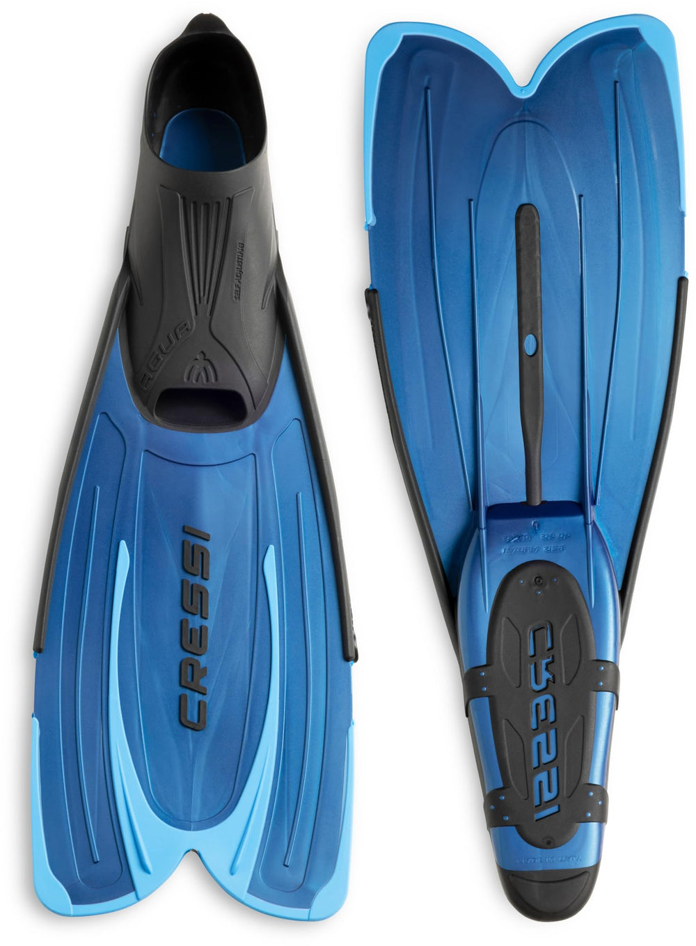 Cressi Agua lifestyle on beach showing portable, vacation-ready fins