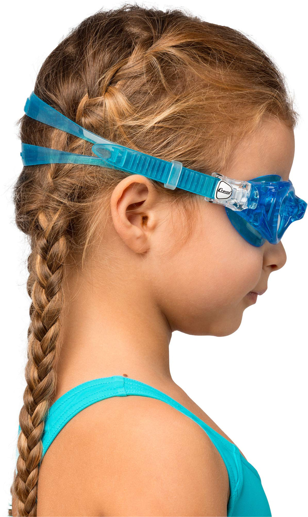 Cressi King Crab worn by child in pool showing wide peripheral vision