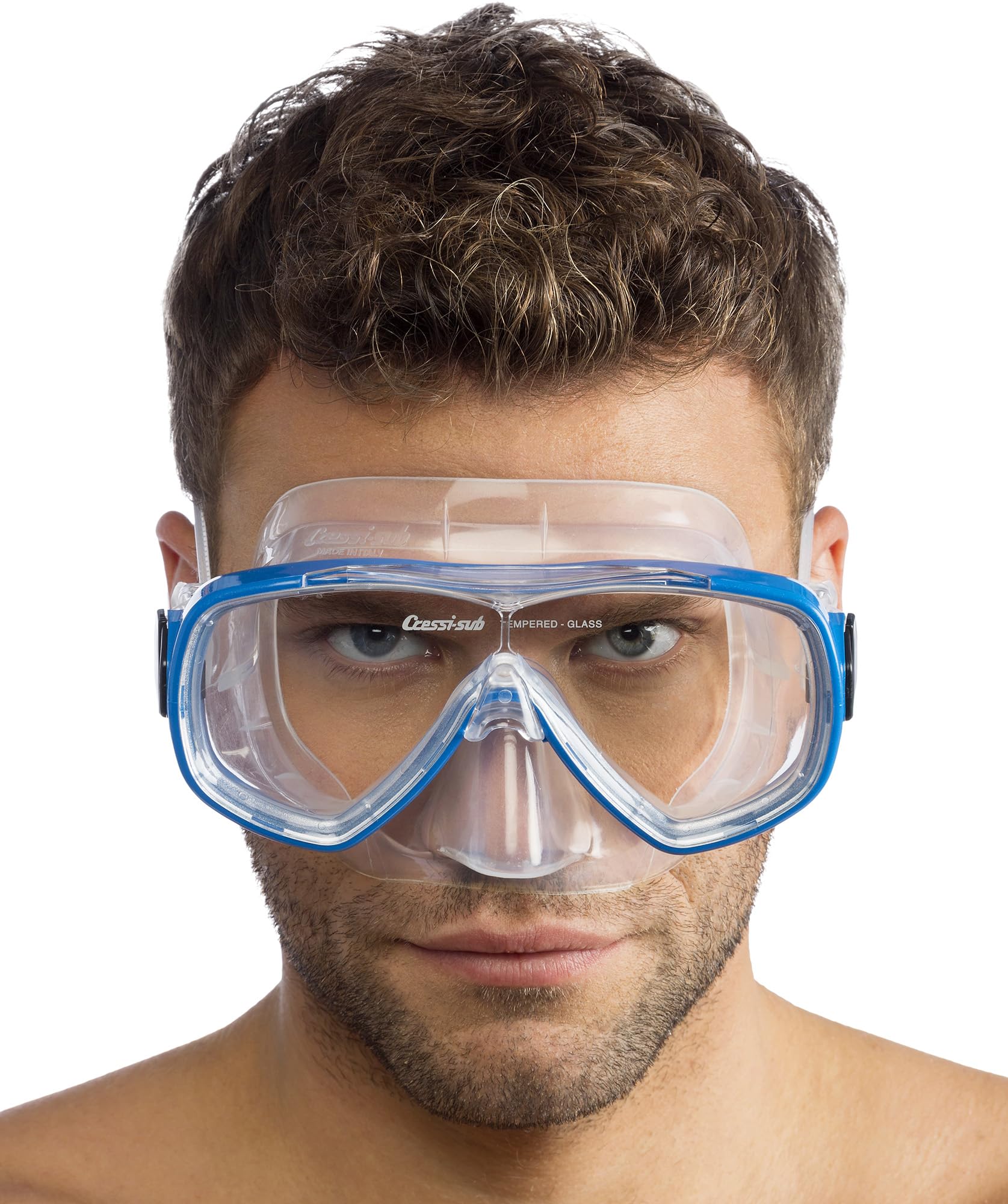 Cressi Onda worn by snorkeler in blue water demonstrating improved peripheral awareness