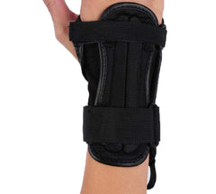 CTHOPER wrist guards in use on snowboarder offering fall protection