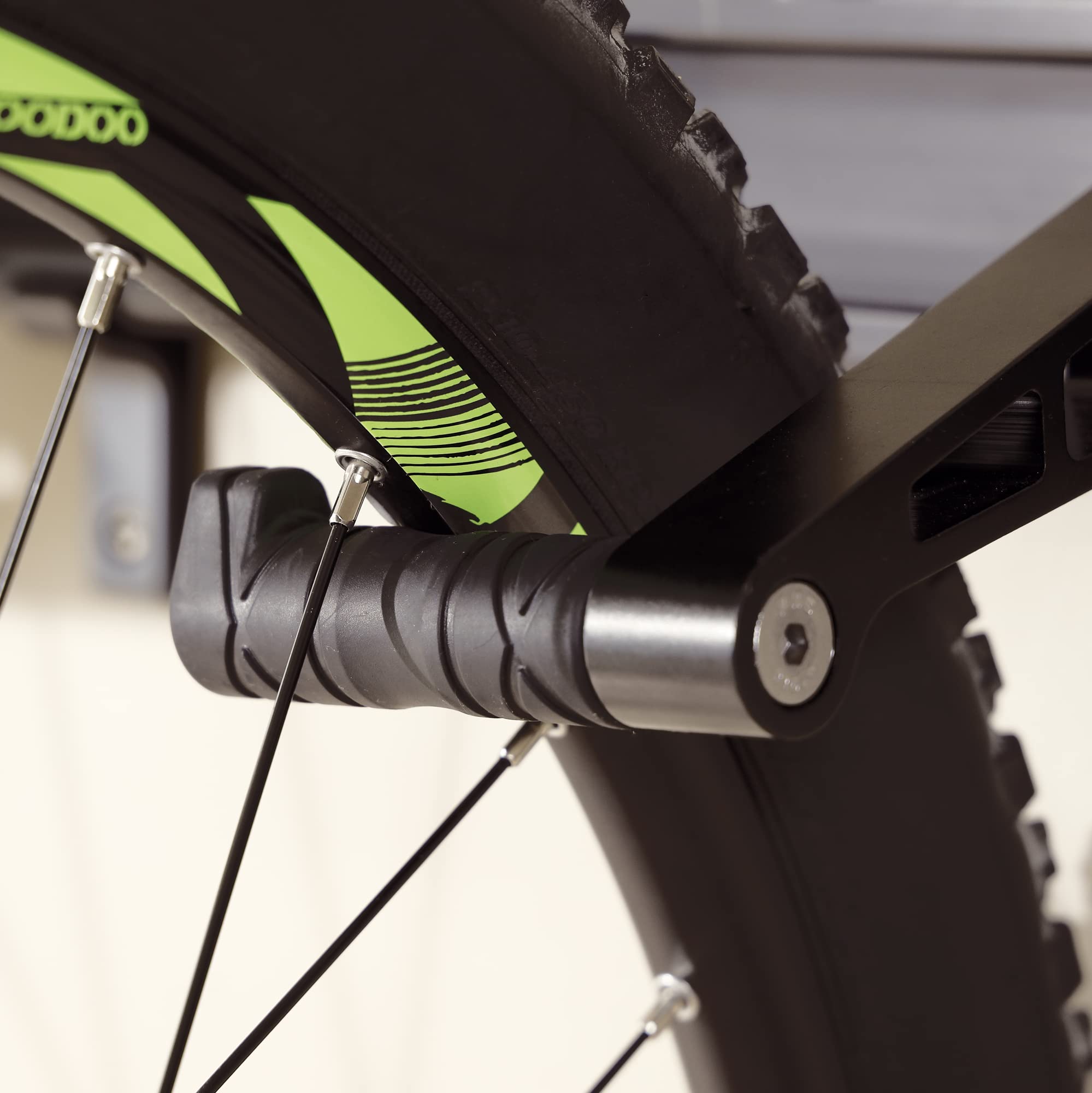 CyclingDeal adjustable holders repositioned to balance different bike sizes