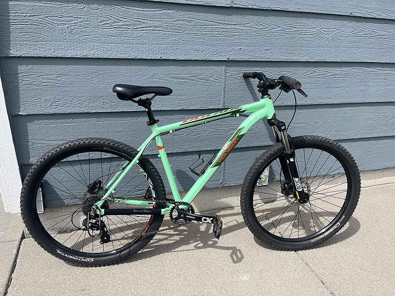 Cyclon crankset on commuter bike in urban setting, offers low-maintenance riding