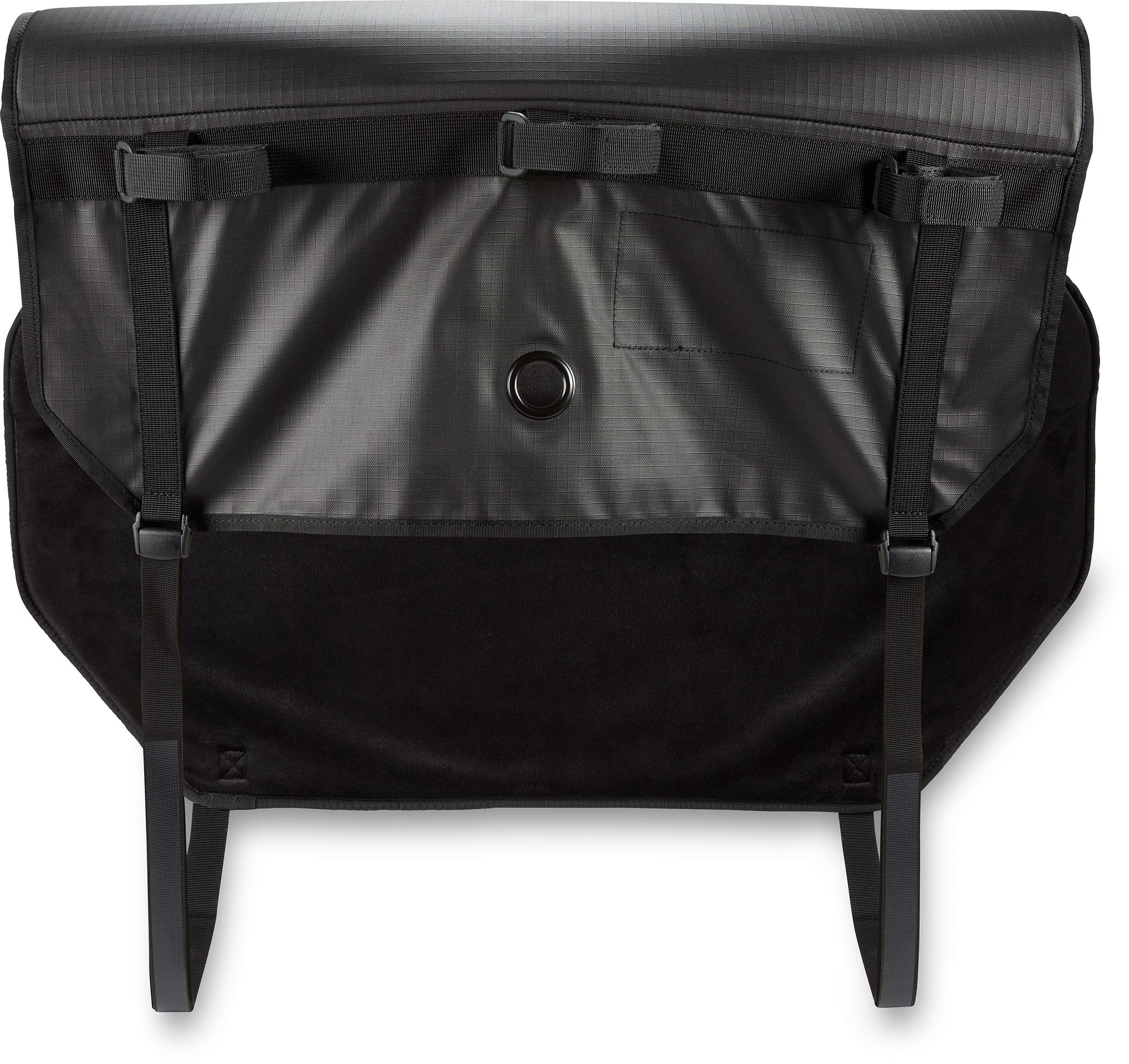 Dakine pad beside tailgate handle showing clear access