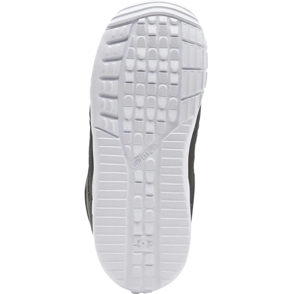 DC SHOES Phase on‑foot action photo showing board connection and responsive performance