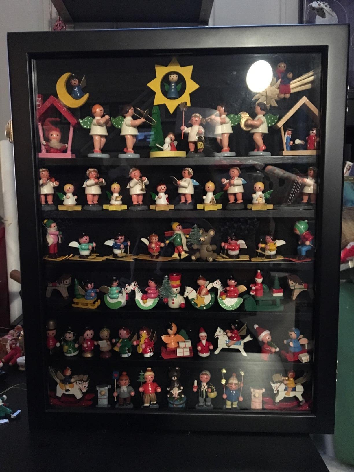 DisplayGifts size comparison with ruler clarifying exact frame dimensions