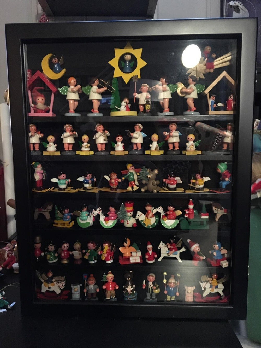 DisplayGifts size comparison with ruler clarifying exact frame dimensions