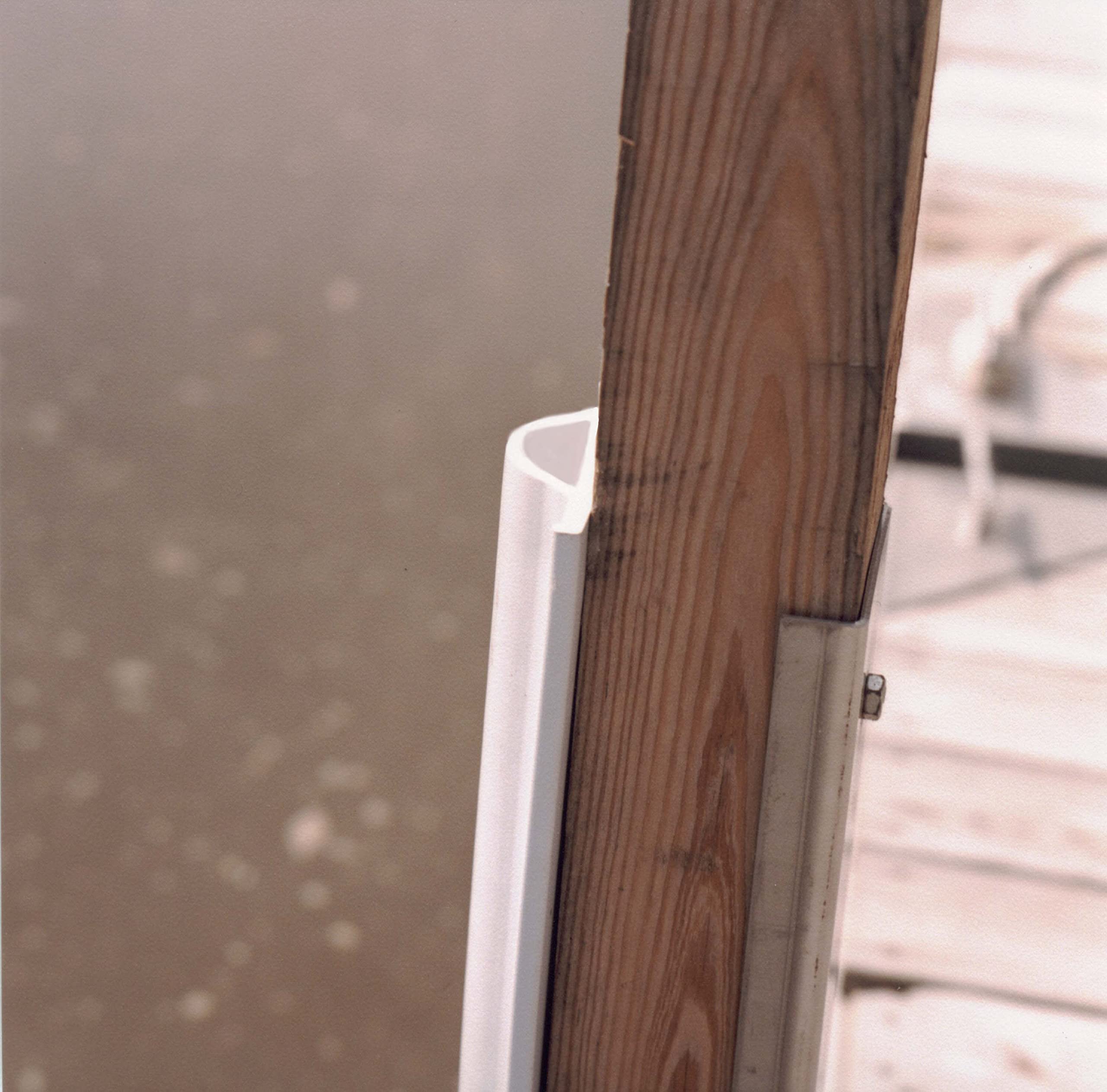 EasyFlex D-profile in marina setting illustrating dock protection and clean aesthetic