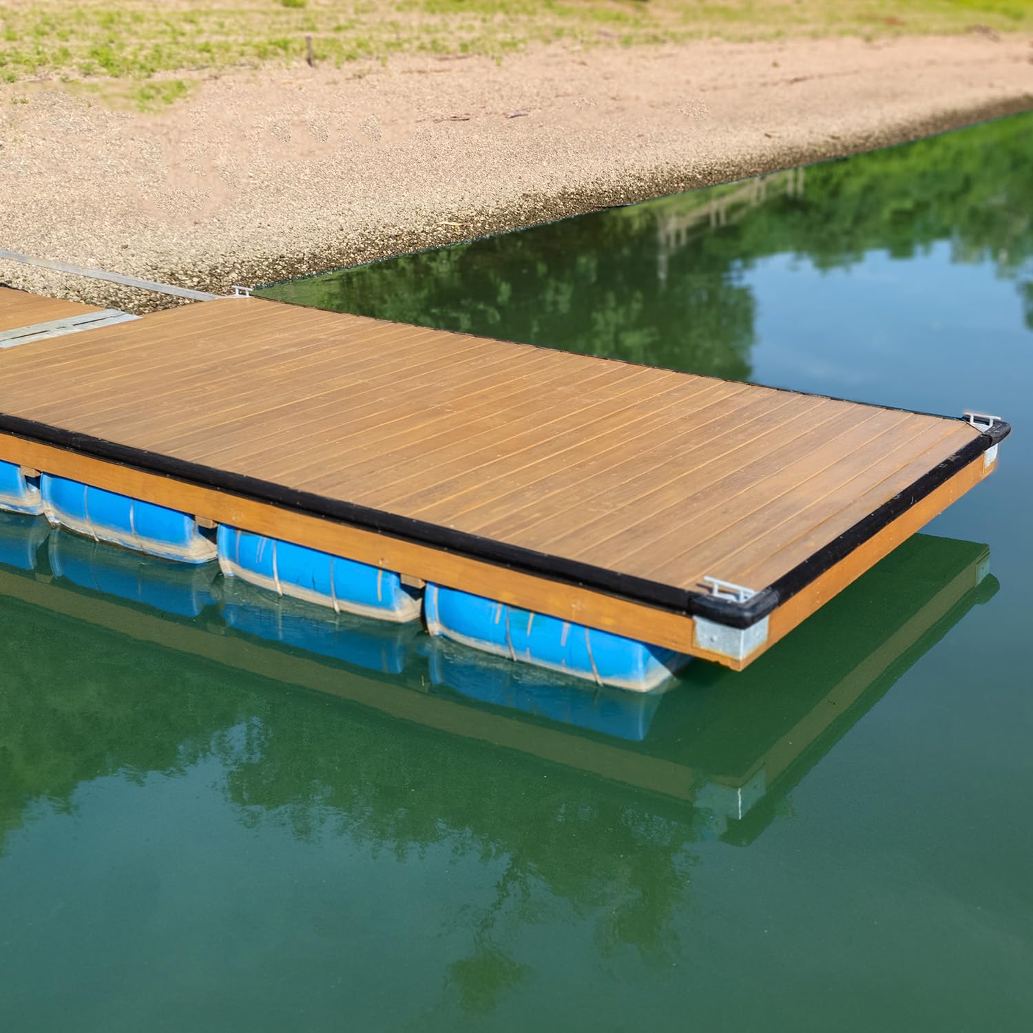 EasyFlex P-profile in a marina scene demonstrating durable protection for boats and docks