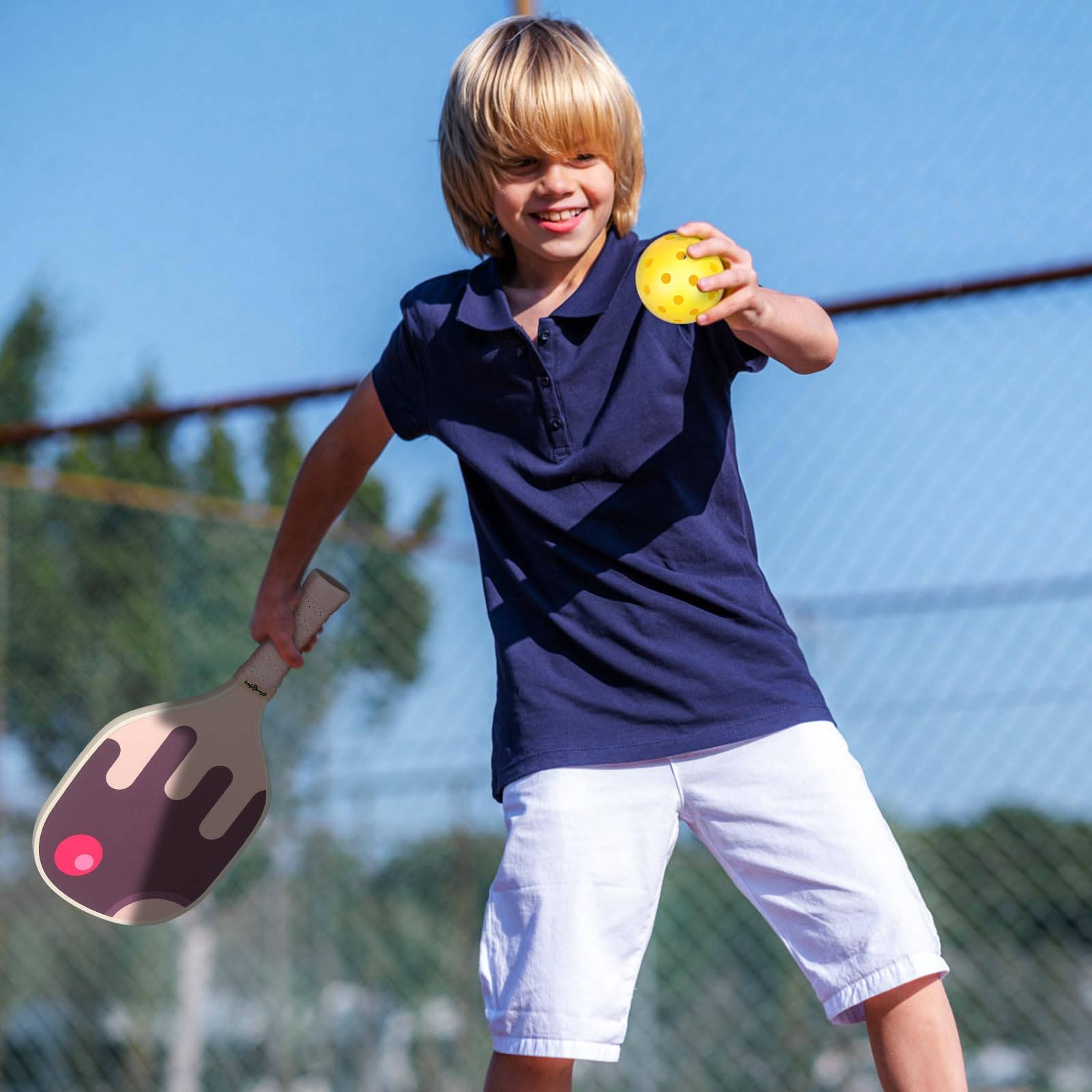 Eliwdshen paddle in player’s hand demonstrating swing balance and comfortable feel
