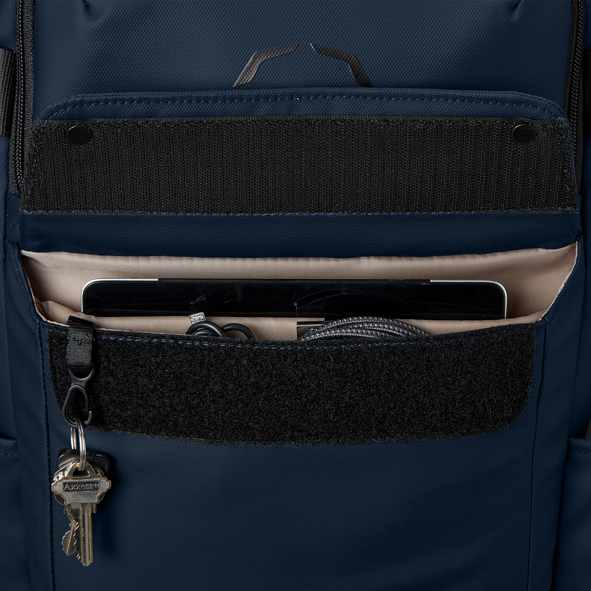 EvoShield rear luggage loop and padded straps for comfortable travel and suitcase attachment