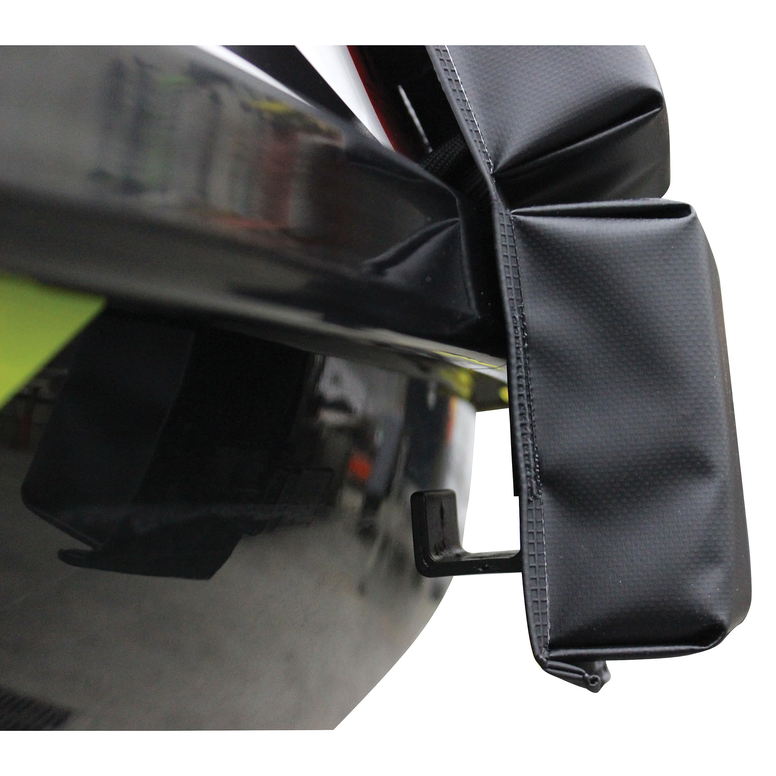 Extreme Max lifestyle dock protection image showing safer mooring for crafts