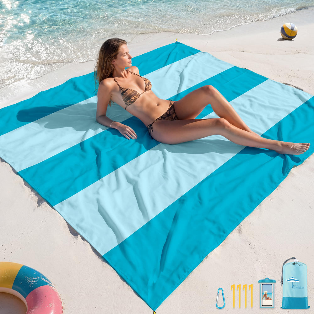 Famstar blanket front spread showing large sandproof surface and family comfort