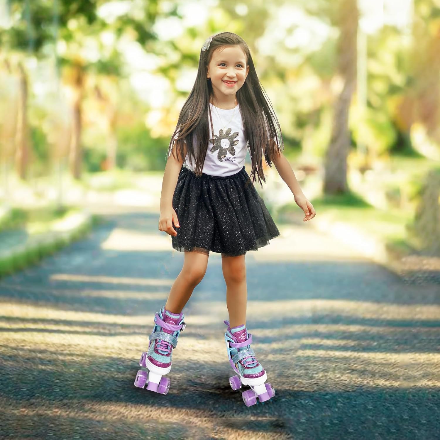 Fotoumgl child wearing skates in park showing joyful safe play
