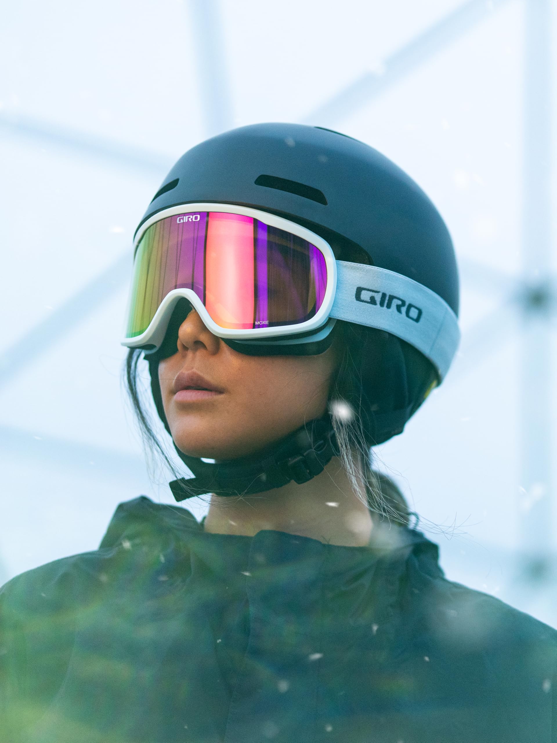 Giro Moxie double-layer foam and microfleece detail adding comfort