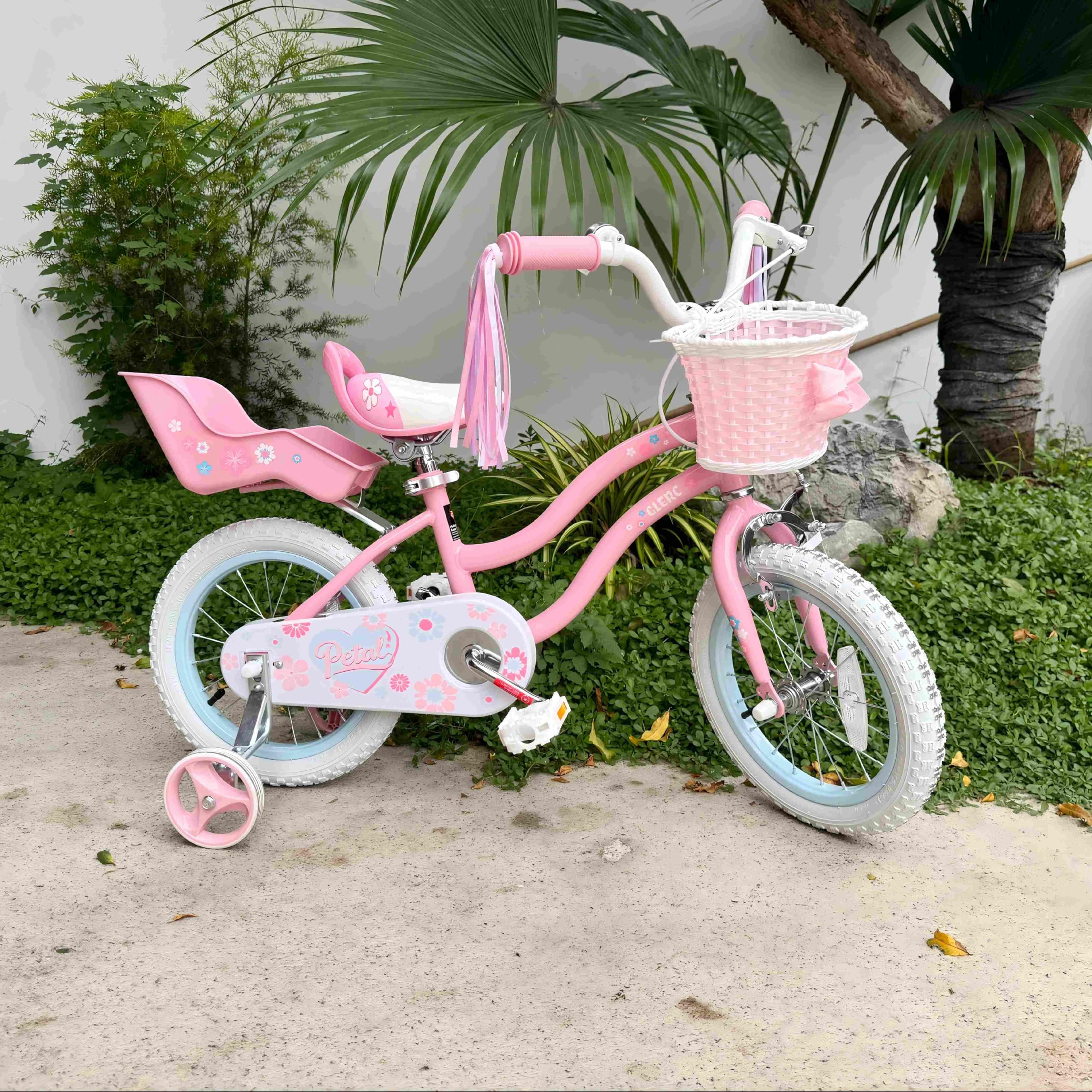 Glerc Petal front basket and decorative accents for practical storage