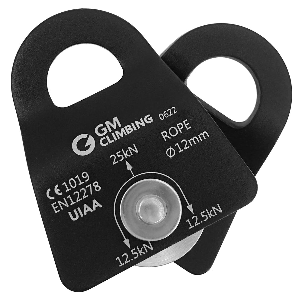 GM CLIMBING scale shot in hand illustrating lightweight 3.7 oz size and one-handed use