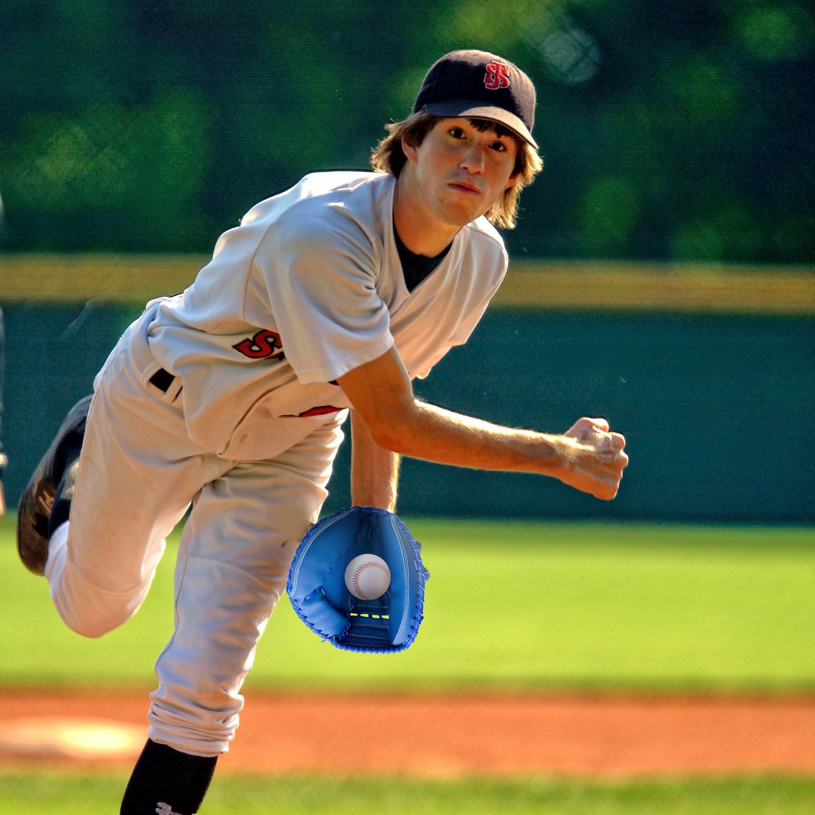 Gracfulcub mitt in use with catcher demonstrating secure catches and control
