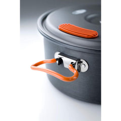 GSI Outdoors pot interior showing hard‑anodized texture and 3.2L capacity for group meals