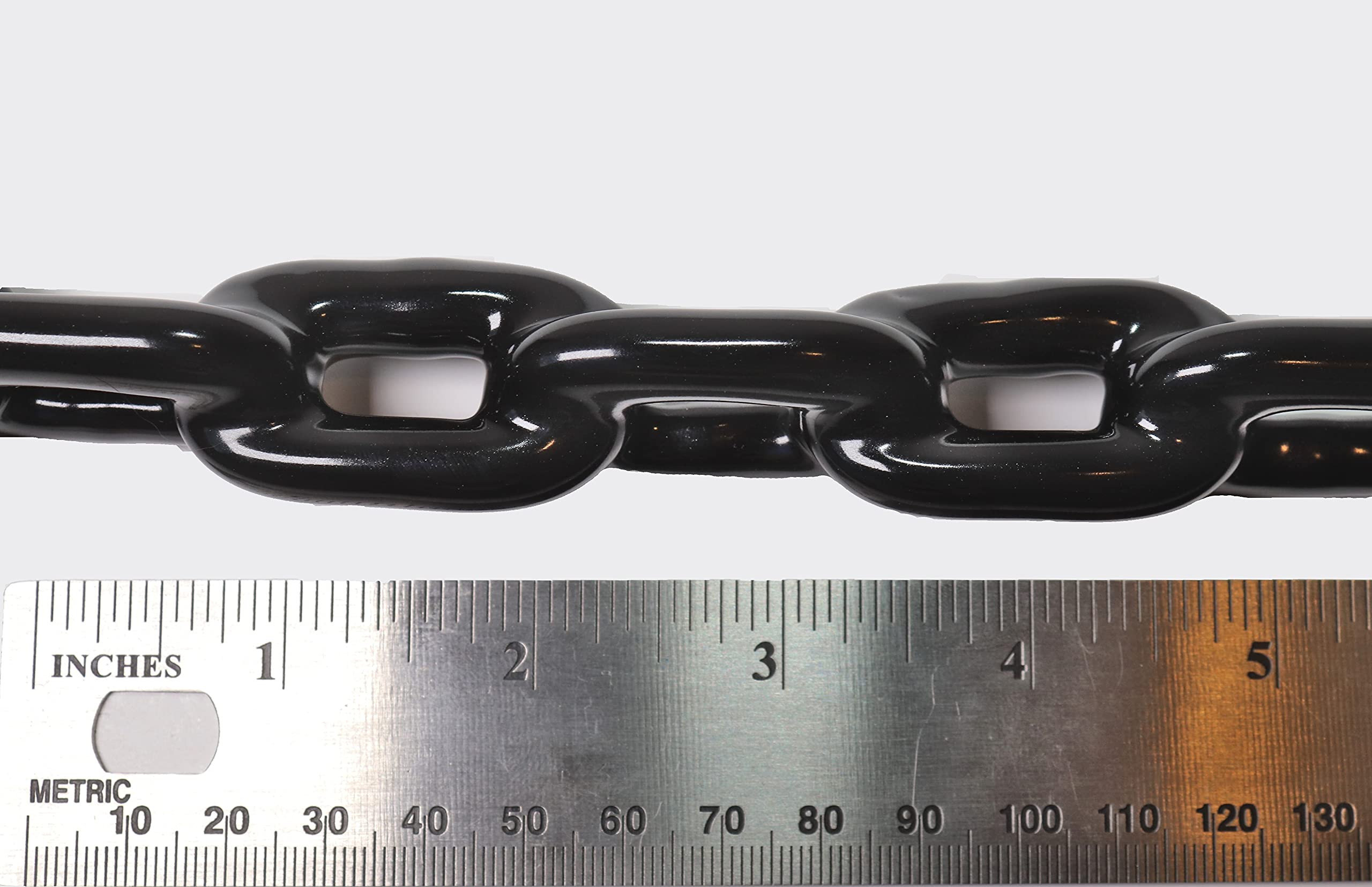 HarborCraft chain fitted on a boat bow demonstrating quieter anchoring