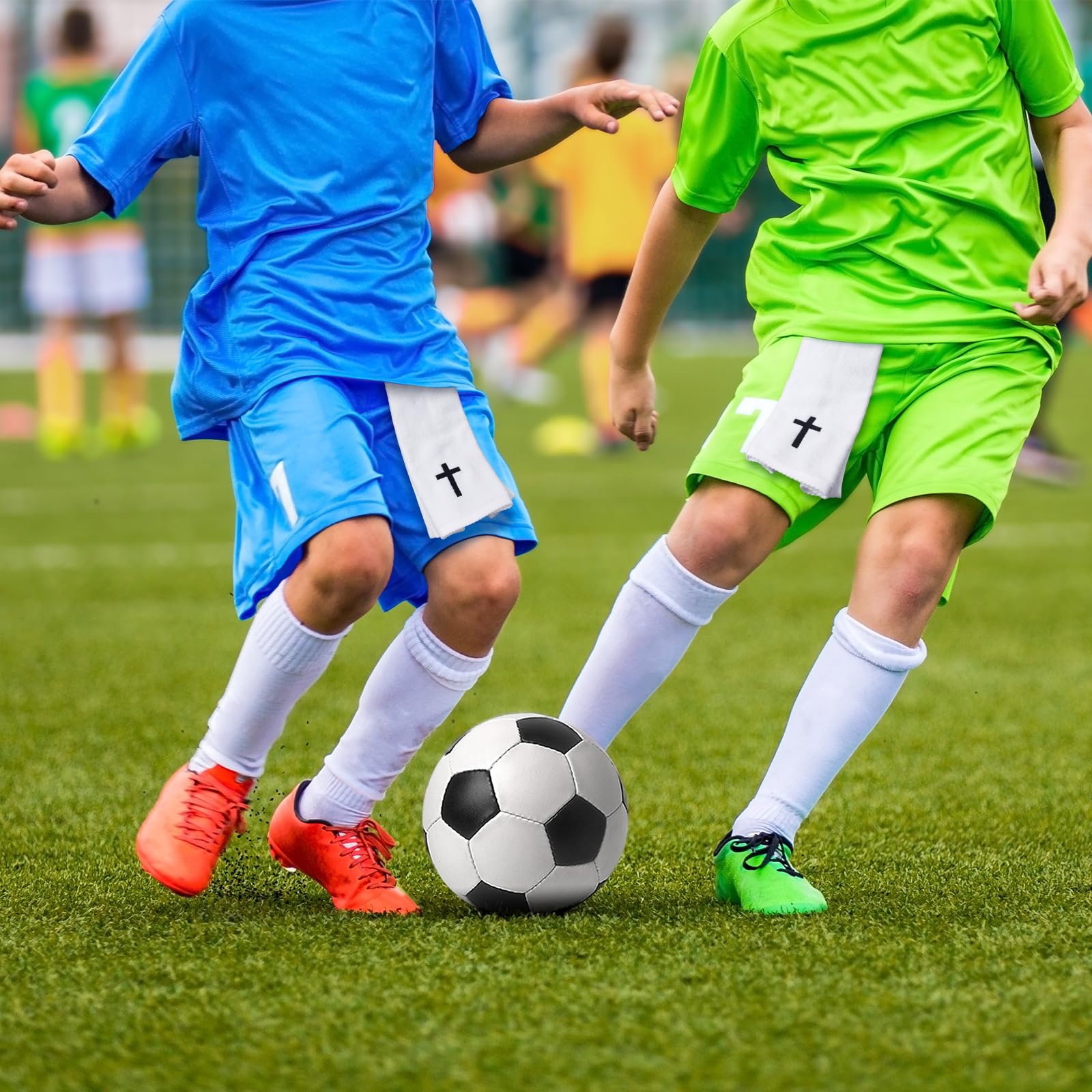 HunnmingRe towel attached to player waistband during play illustrating hands-free convenience